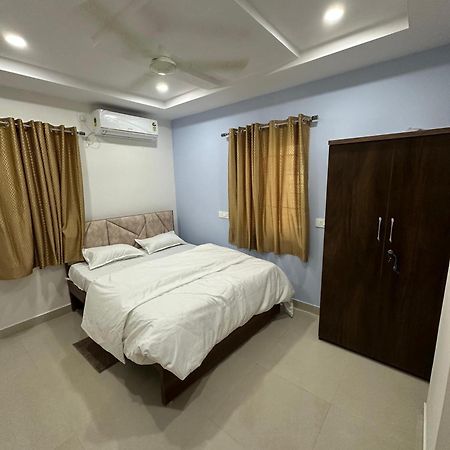 Cosmic Hotel & Guest House Gachibowli Raidurg 海得拉巴 外观 照片