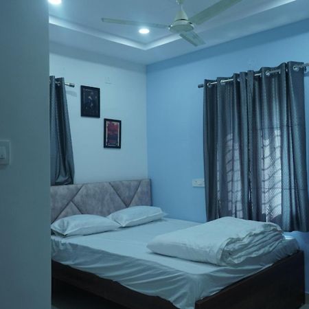 Cosmic Hotel & Guest House Gachibowli Raidurg 海得拉巴 外观 照片