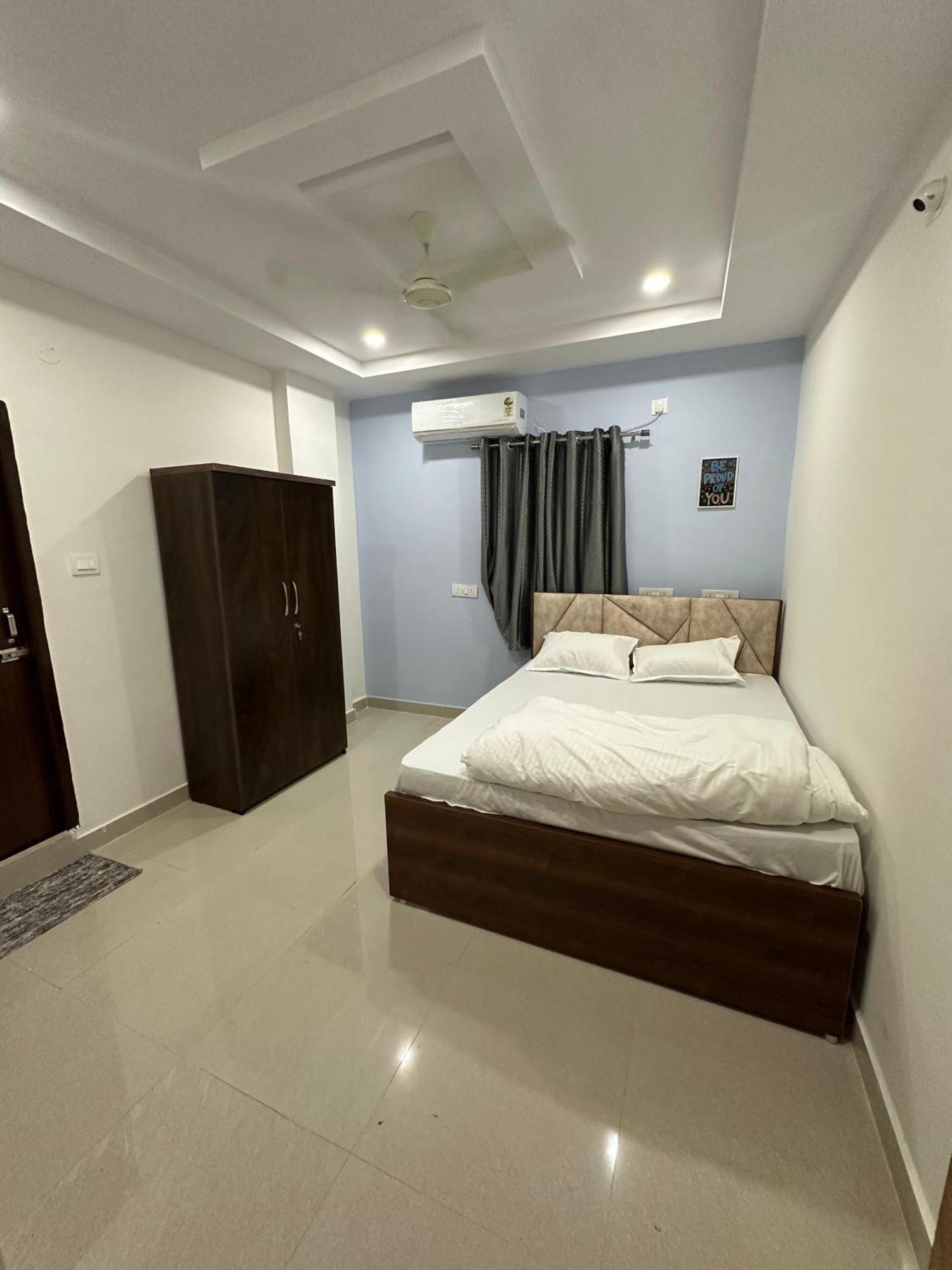 Cosmic Hotel & Guest House Gachibowli Raidurg 海得拉巴 外观 照片